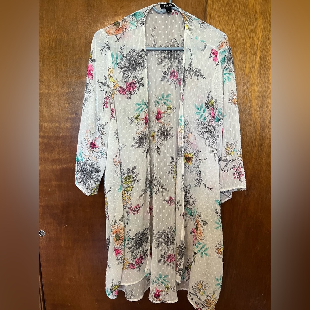 Torrid White Swiss Dot Floral Hi-Low Kimono - Picture 4 of 10